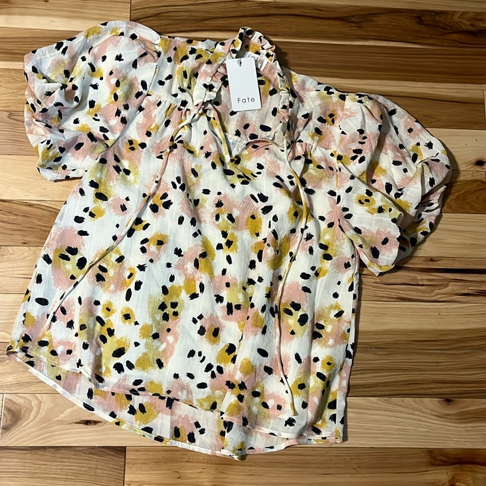 M- NWT Blouse